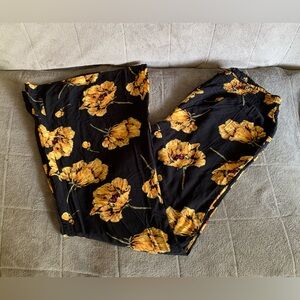 Women’s Forever 21 Floral Black and Yellow Pants size small.